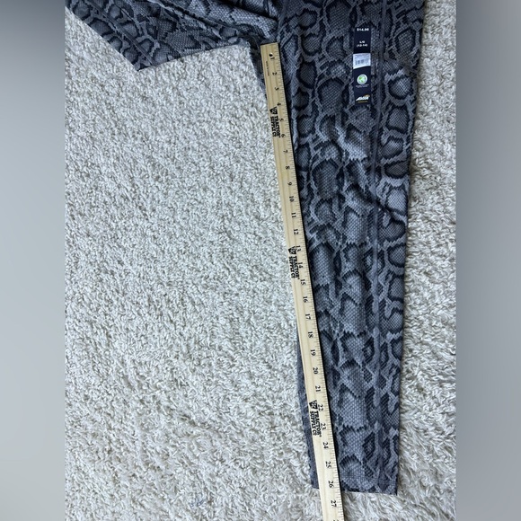 Women’s Large Avia Gray Snake Print Leggings NWT - Picture 8 of 8